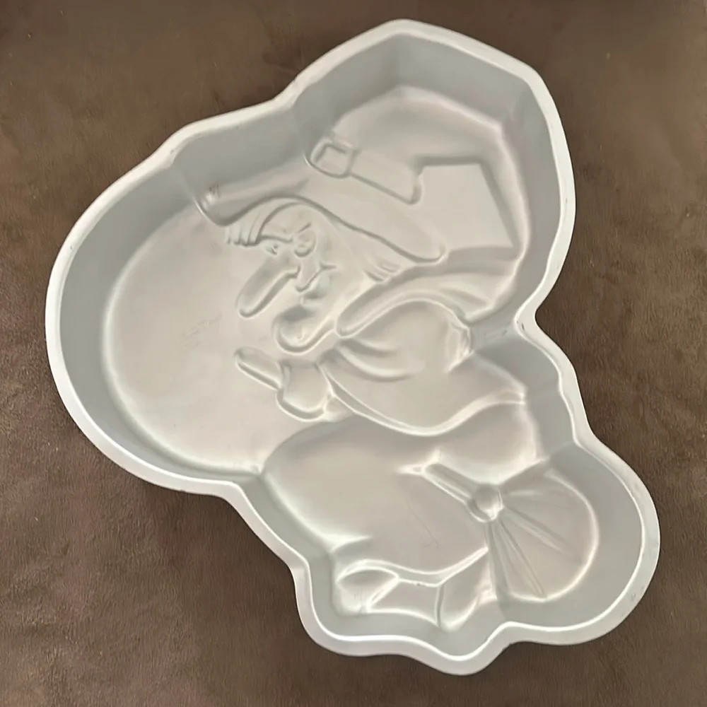 Wilton *VINTAGE* High Flyin' Witch Cake Bake & Decorate Party Pan